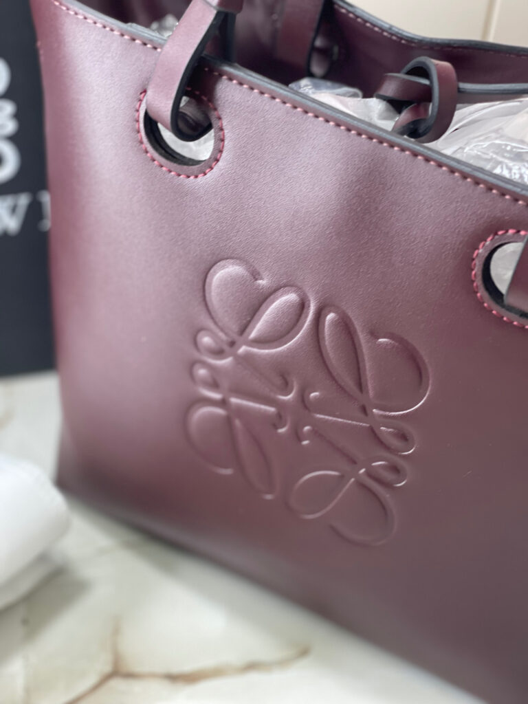 شنطة من Loewe قاعدة 25 سم مع بوكس - لون برغندي