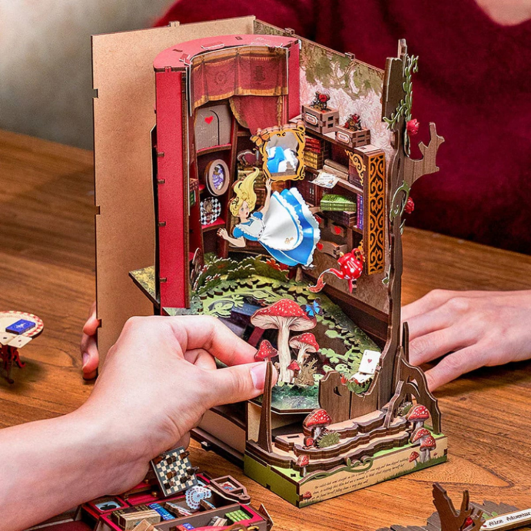 Luxury DIY Book Nook – Wonderland Miniature Scene (Rolife Fall Into Wonder TGB12) مجسم كتاب ديكوري خشبي فاخر – عالم العجائب