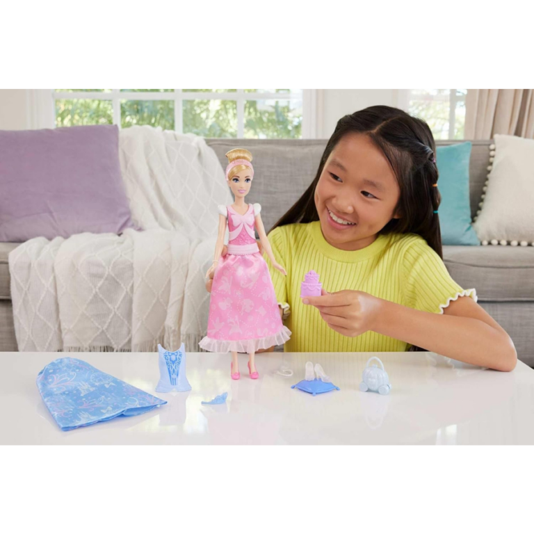 Disney Princess Cinderella 2-in-1 Stories Fashion Doll Playset دمية الأميرة سندريلا 2 في 1 من ديزني مع أزياء وإكسسوارات متنوعة