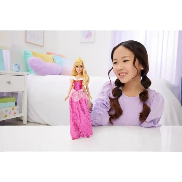 Disney Princess Aurora Fashion Doll by Mattel – Sparkling Outfit دمية الأميرة أورورا من ديزني – فستان لامع مع تاج وإكسسوارات