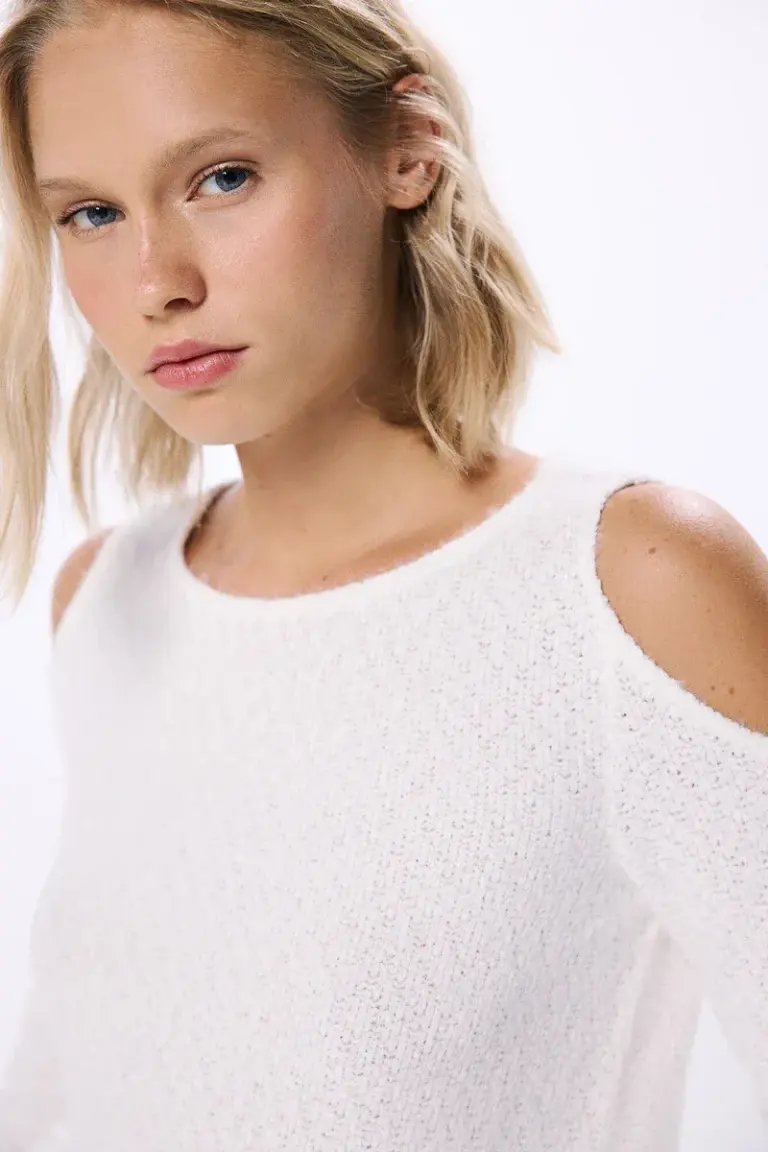 Off-the-shoulder chenille t-shirt