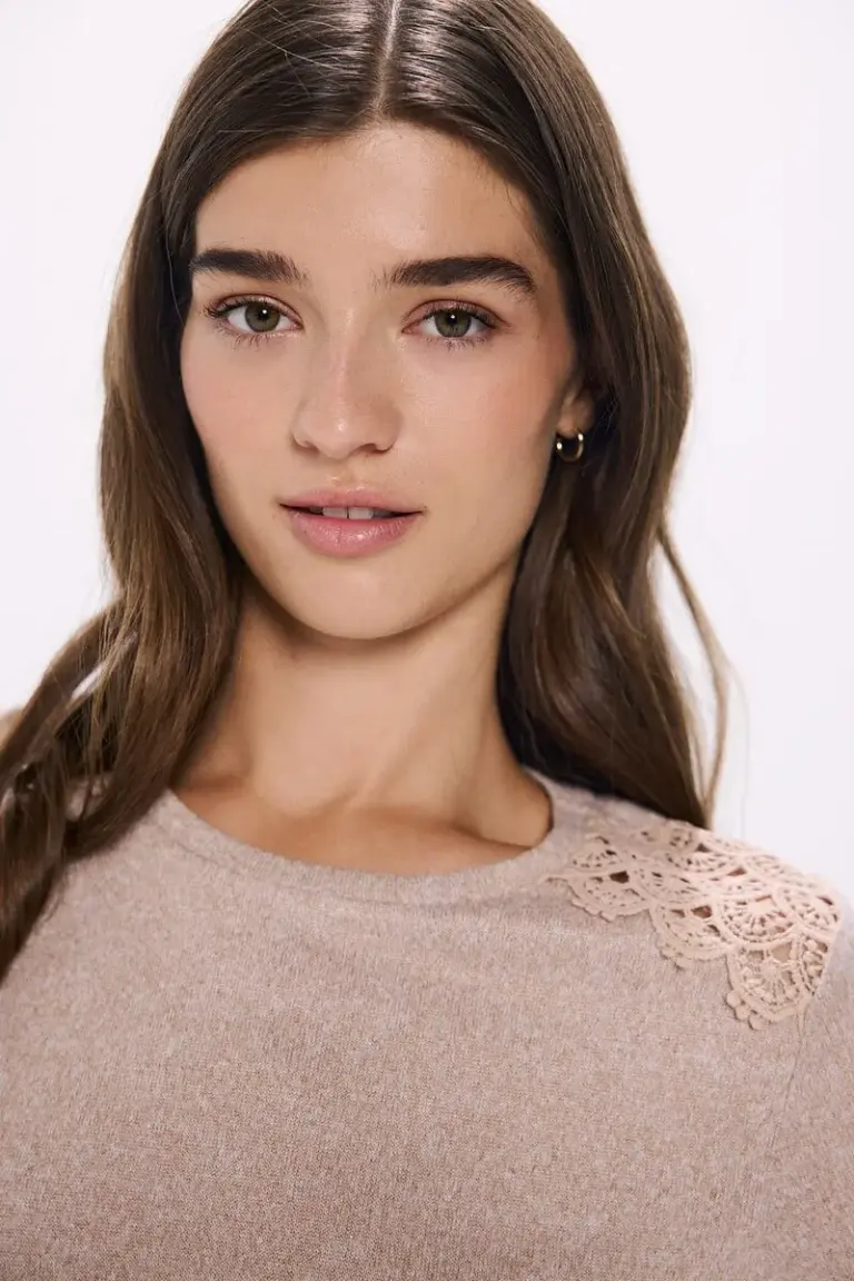 Crochet shoulder t-shirt