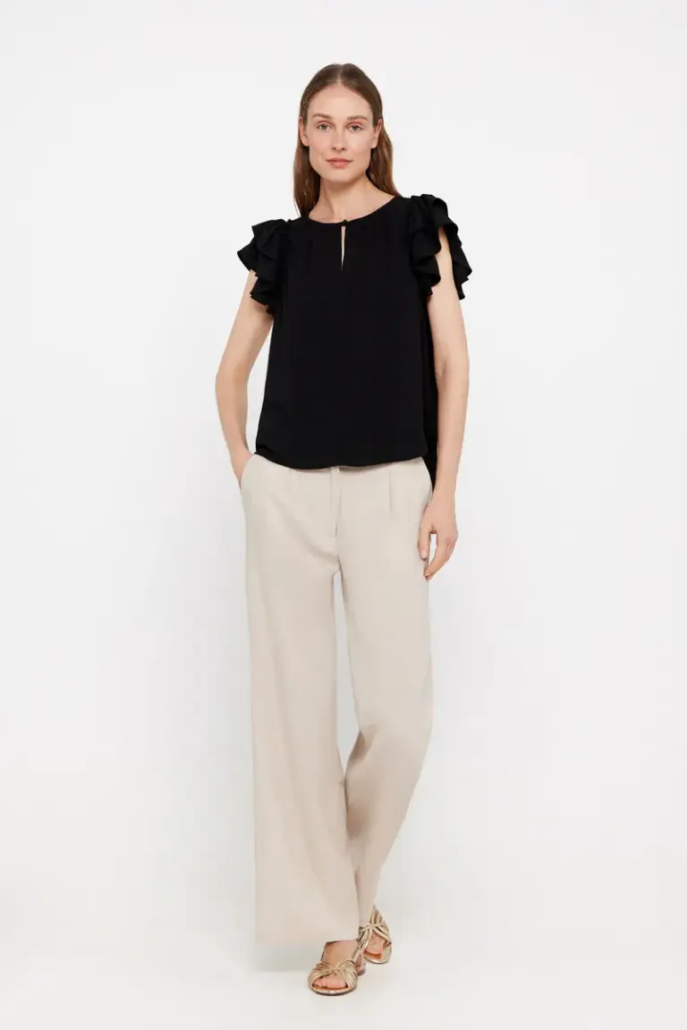 Flowy blouse with ruffles