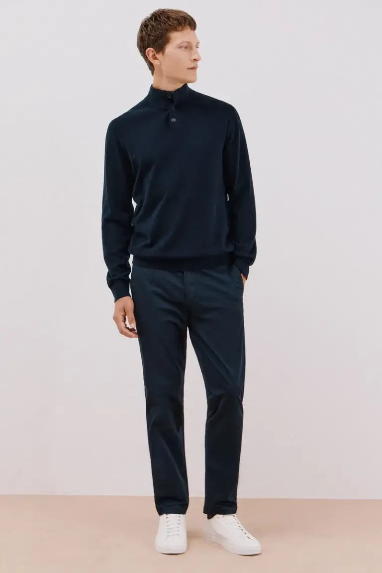 Regular fit lightweight chino pants