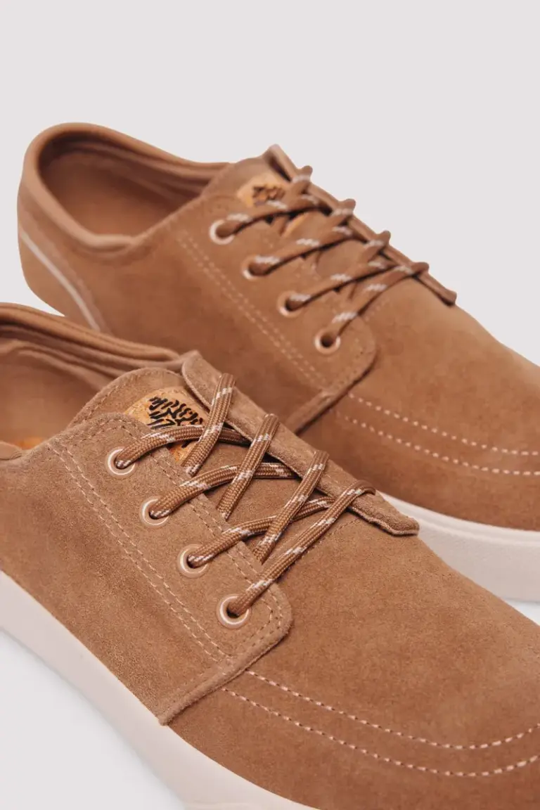 Casual leather sneaker