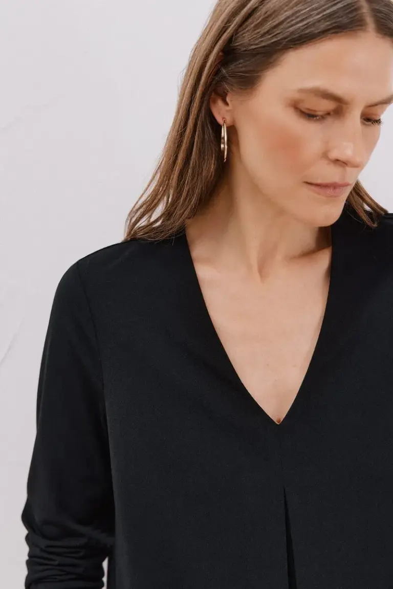 Fluid pleated top