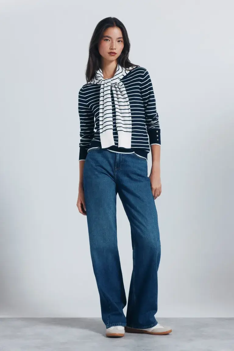 Fine jersey with buttoned cuffs