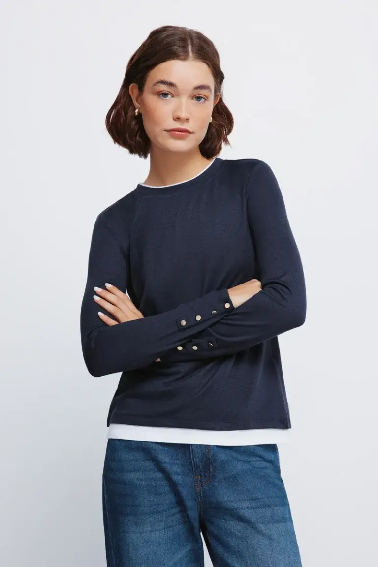 T-shirt with a soft feel and double-layer effect