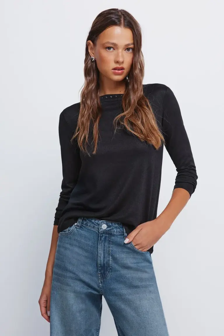 studded collar t-shirt