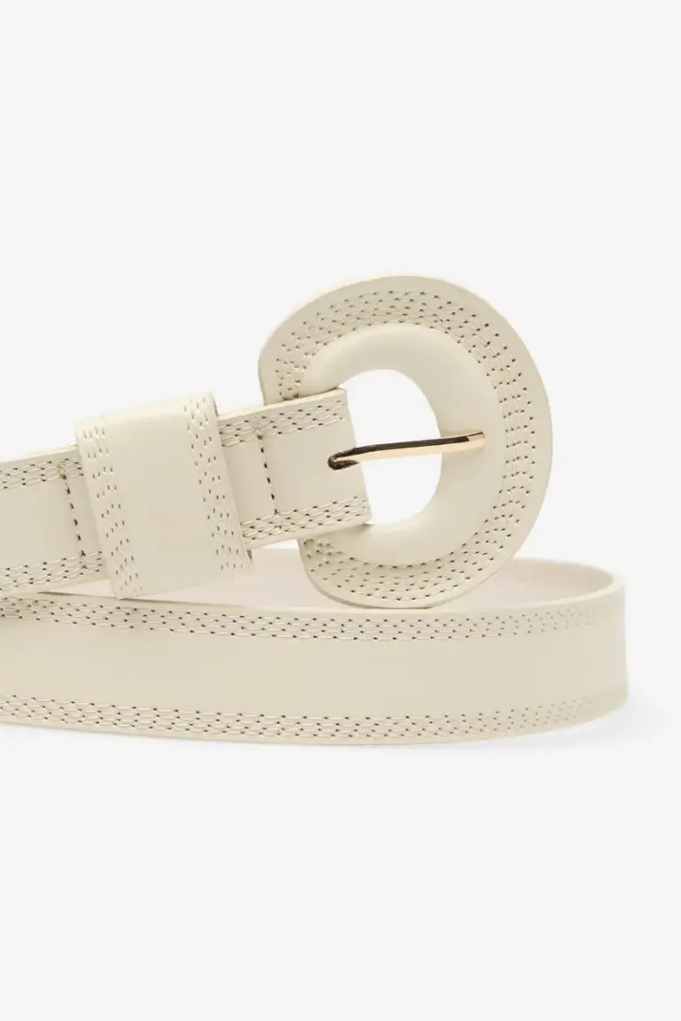 Belt lined with topstitching