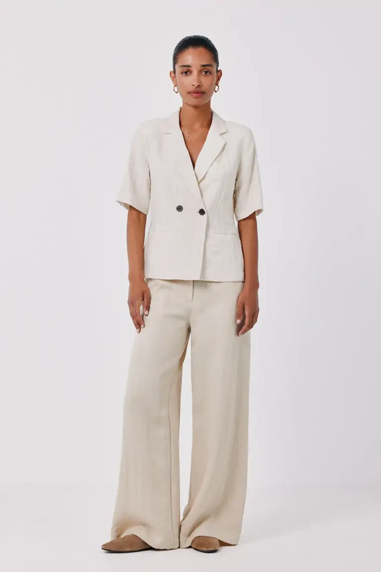Short-sleeve blazer