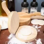 قالب عجين خشب مربع + مدور( مطوى )